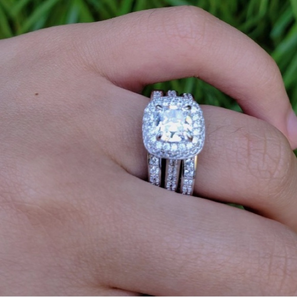 Elegant Silver CZ Women's Ring